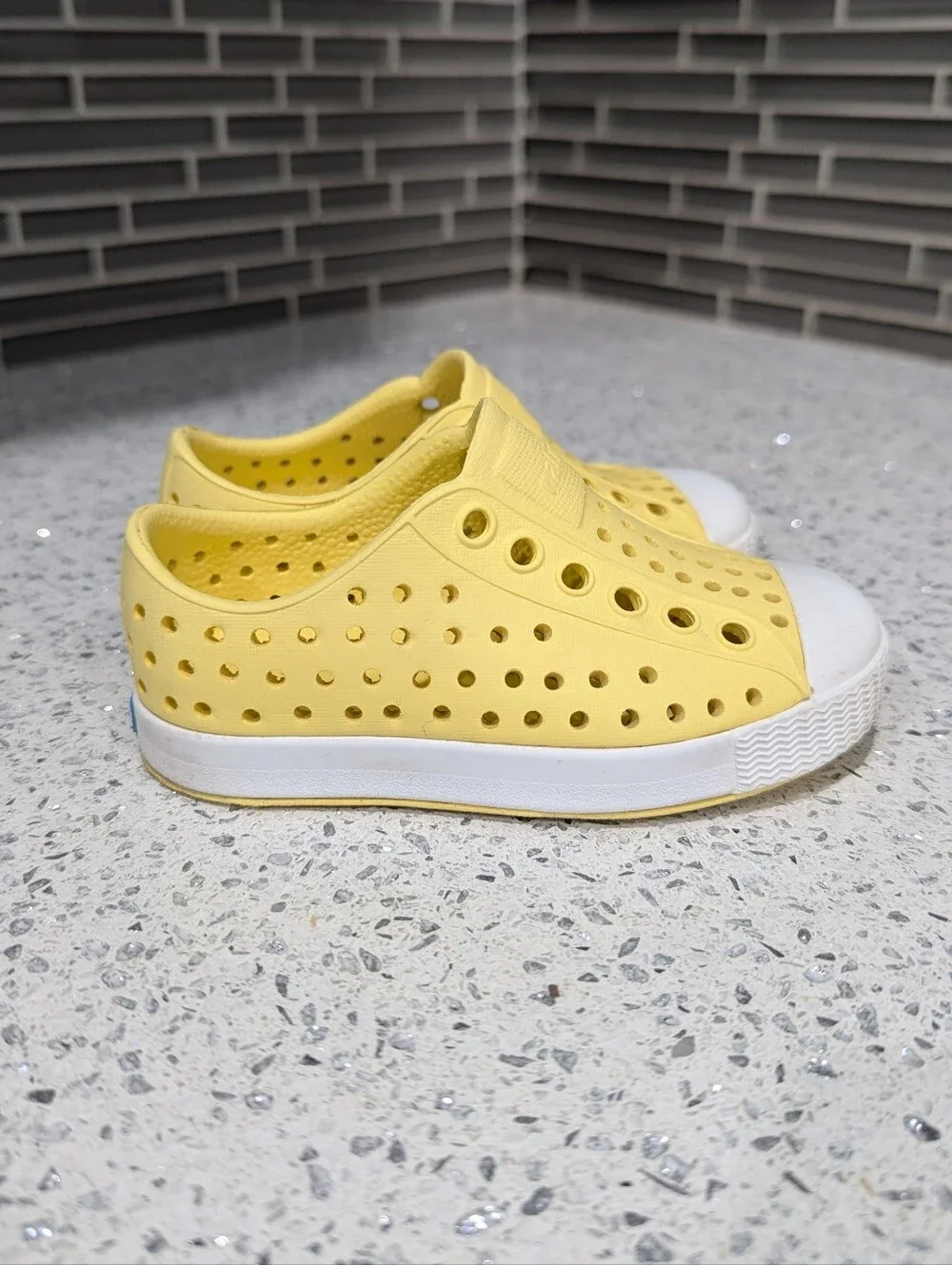 Native Jefferson Kids Butter Yellow Slip On Sneaker Sandal Toddler Girl Size 5